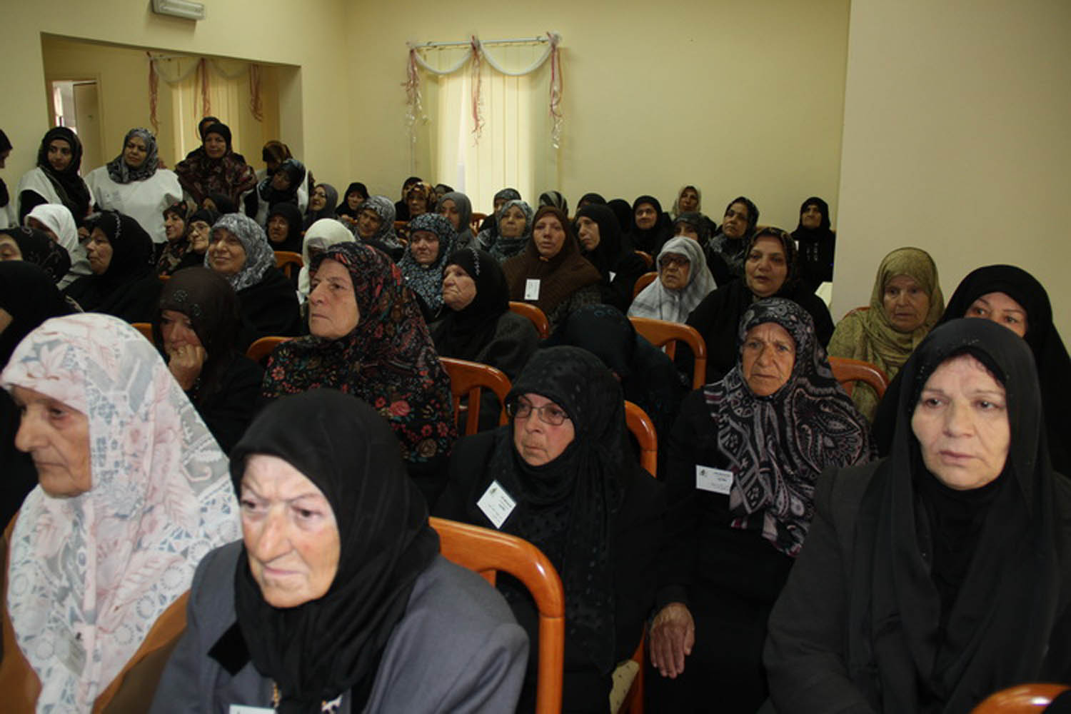 مركز رعاية المسنين في كفرفيلا يكرم الام في عيدهامركز رعاية المسنين في كفرفيلا يكرم الام في عيدها